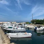 Kuca Mir Seaside - 50m From Ugljan
