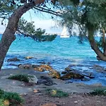 Apartman Kuca Mir Seaside - 50m From Ugljan